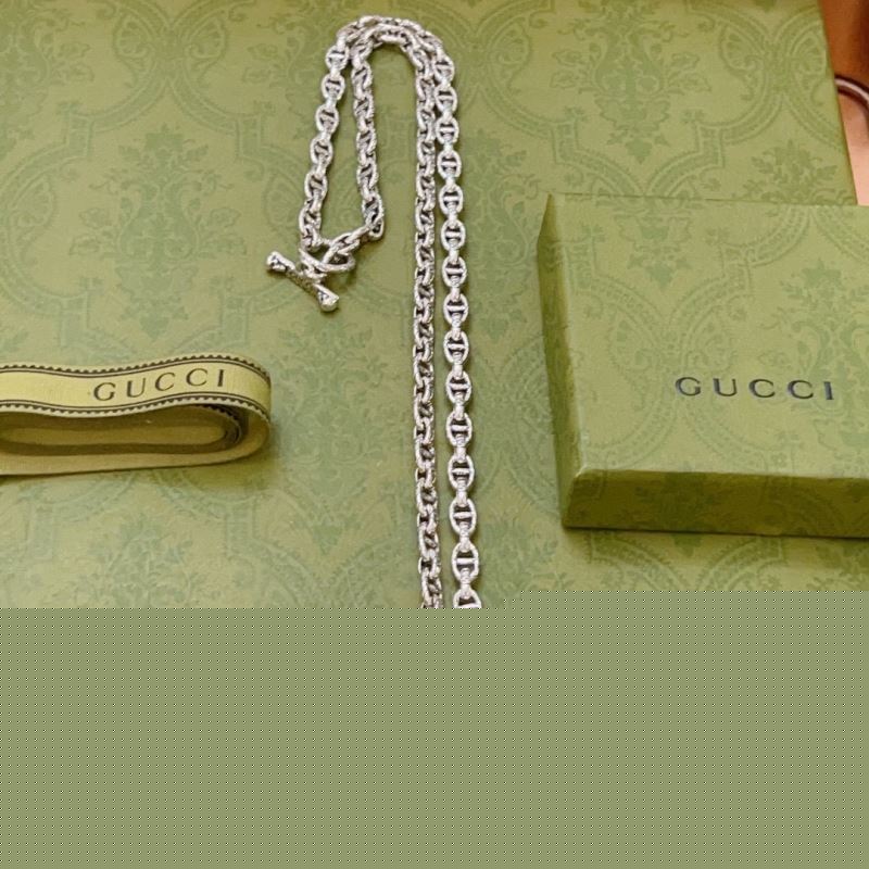 G*u*i necklaces